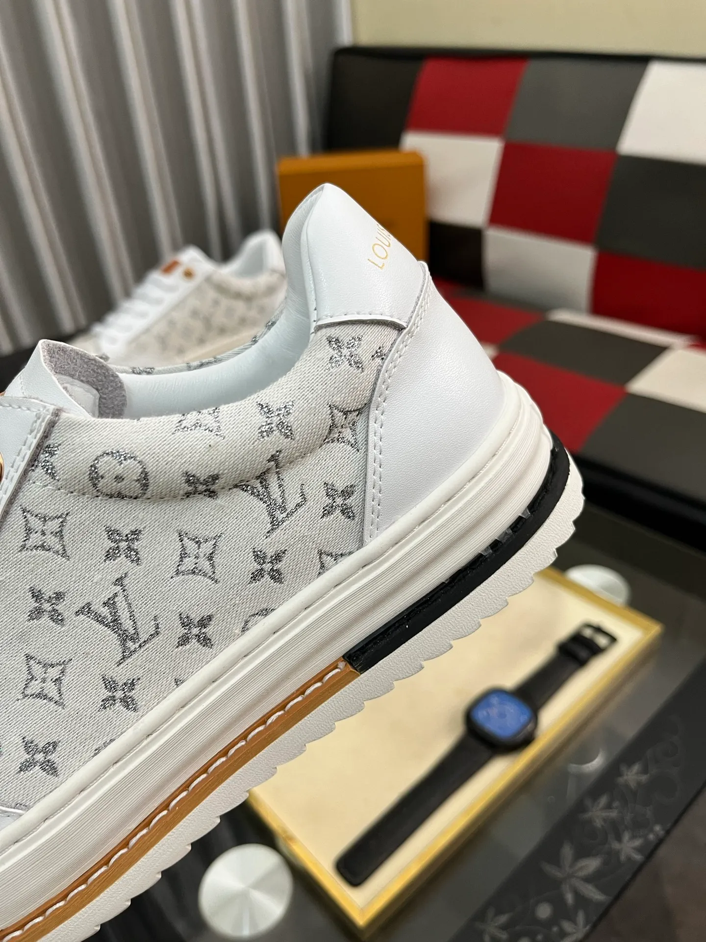 Men's Men's Shoes 💰420⌚️⌚️LV Louis Vuitton. The latest trendy casual shoes are popular in physical stores in sizes 38-44. New spring and summer comfortable imported custom original cowhide, unique jacquard fabric element design. Paired with sheepskin lining, Lv original base, [sun][sun] high-end packaging and high quality💪Details determine quality, you can enter and leave the counter at will, welcome to compare